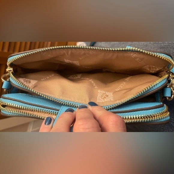 Boho Relove: Ann Klein Green+ Gold Cork Camera Crossbody *MINT* - Picture 7 of 7